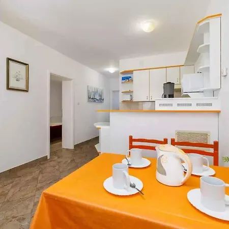 Apartamento In 39102 Novi Vinodolski