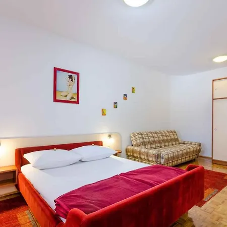 Apartment In 39102 Novi Vinodolski